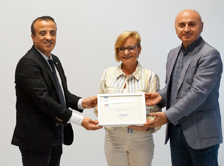 Essilor Opak Optik'e Teşekkür Belgesi Takdim Ettik.